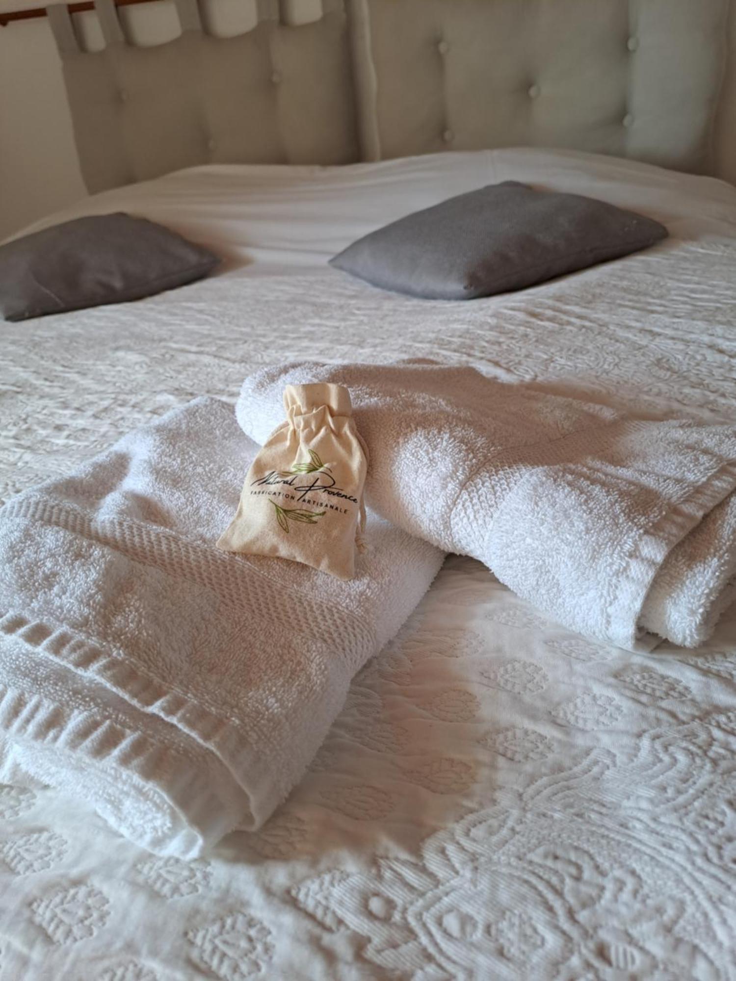 Les Roses Tremieres Bed & Breakfast Bargème Eksteriør bilde