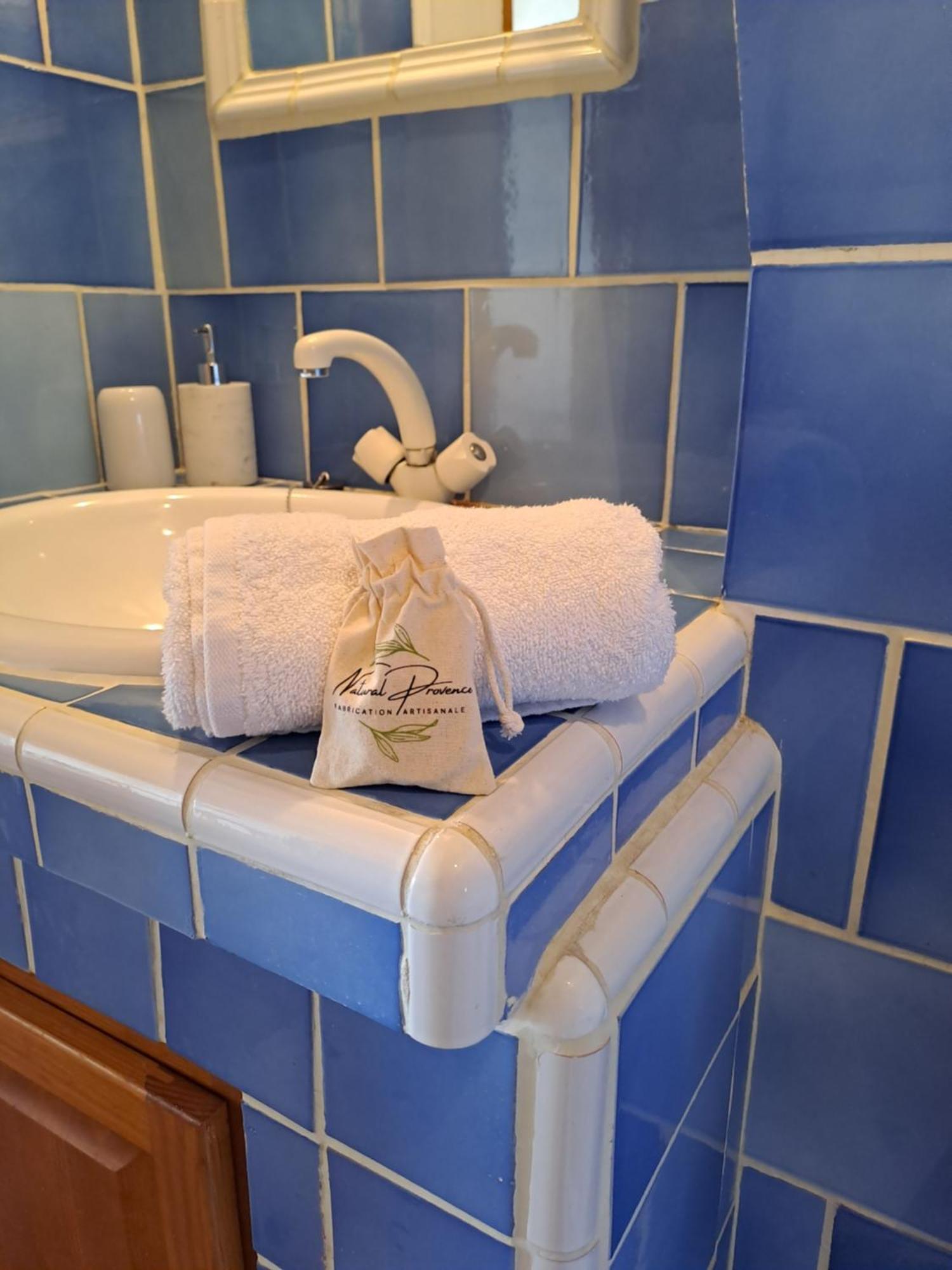 Les Roses Tremieres Bed & Breakfast Bargème Eksteriør bilde