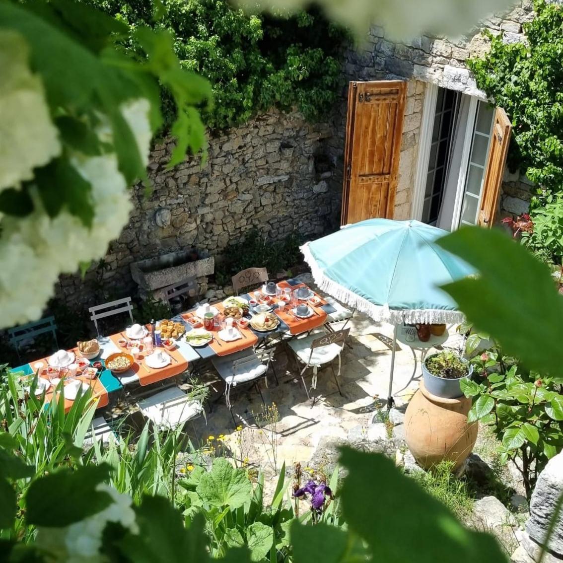 Les Roses Tremieres Bed & Breakfast Bargème Eksteriør bilde