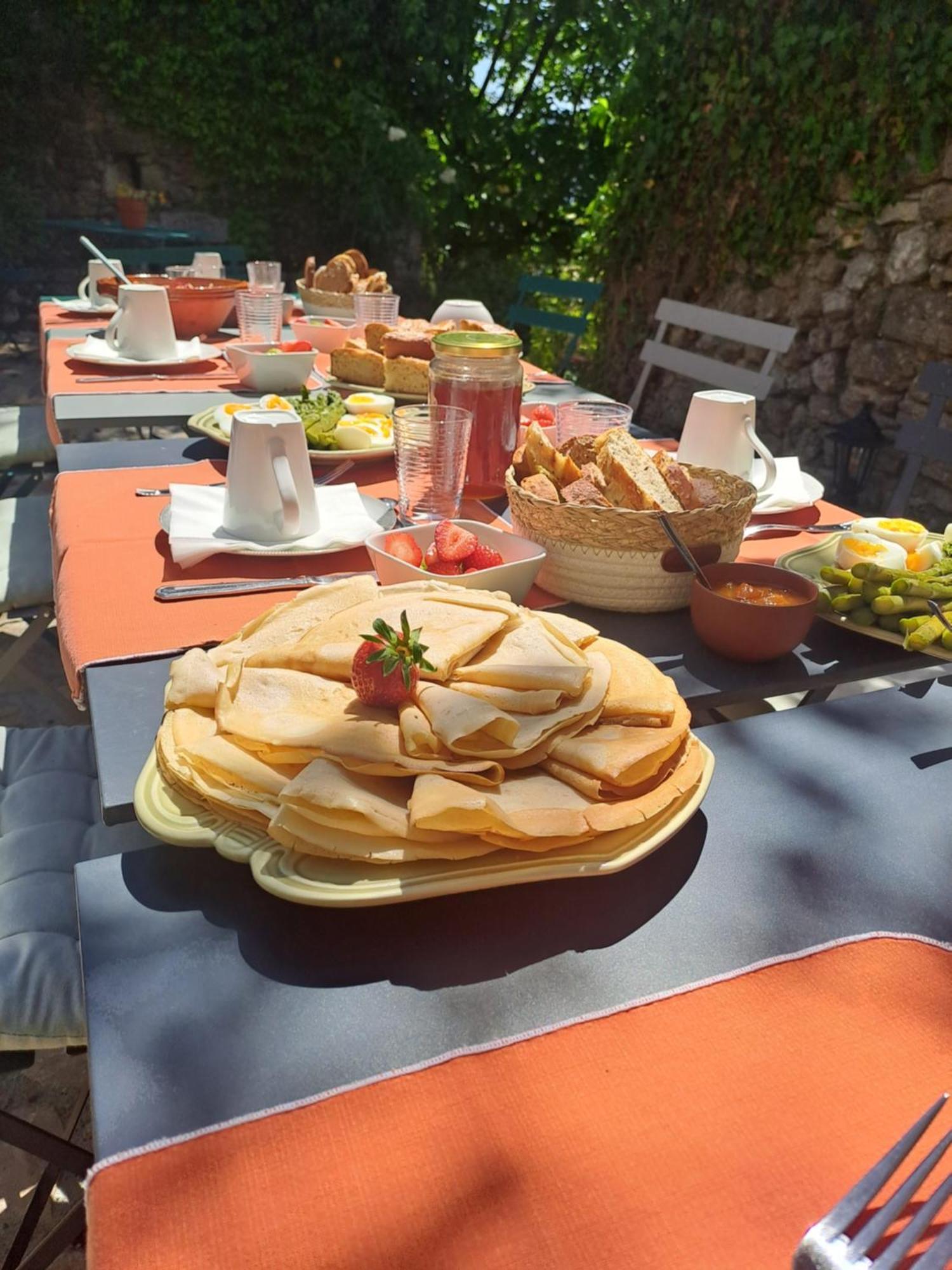 Les Roses Tremieres Bed & Breakfast Bargème Eksteriør bilde